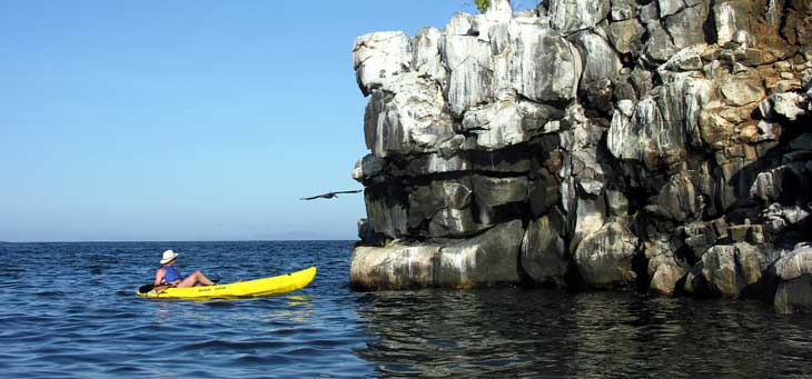 En las Galápagos se pueden practicar deportes como kayak, surf y submarinismo, entre otros